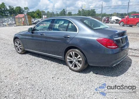 2015 Mercedes-Benz C 300 4Matic z USA, uszkodzony, nr VIN 55SWF4KB4FU030464